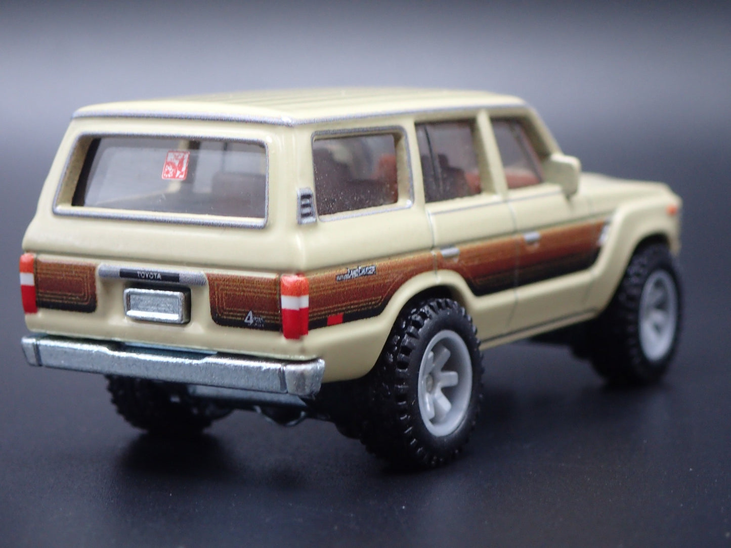 1980 - 1990 TOYOTA LAND CRUISER FJ60 TAN 1/64 SCALE DIORAMA DIECAST MODEL CAR