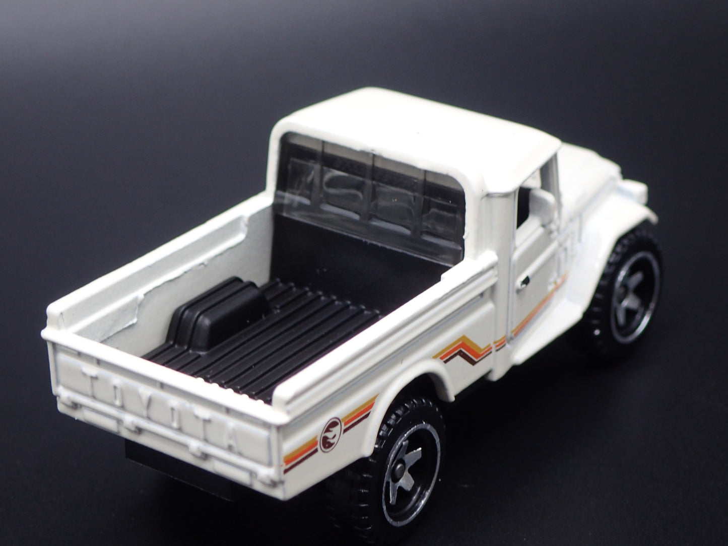 1960-1984 TOYOTA LAND CRUISER FJ40 PICKUP TRUCK 1/64 SCALE DIECAST MODEL CAR