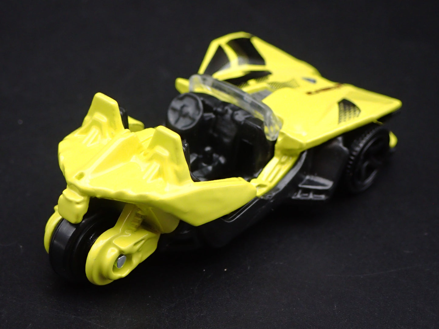 POLARIS SLINGSHOT MOTORCYCLE 1/64 SCALE COLLECTIBLE DIORAMA DIECAST MODEL CAR