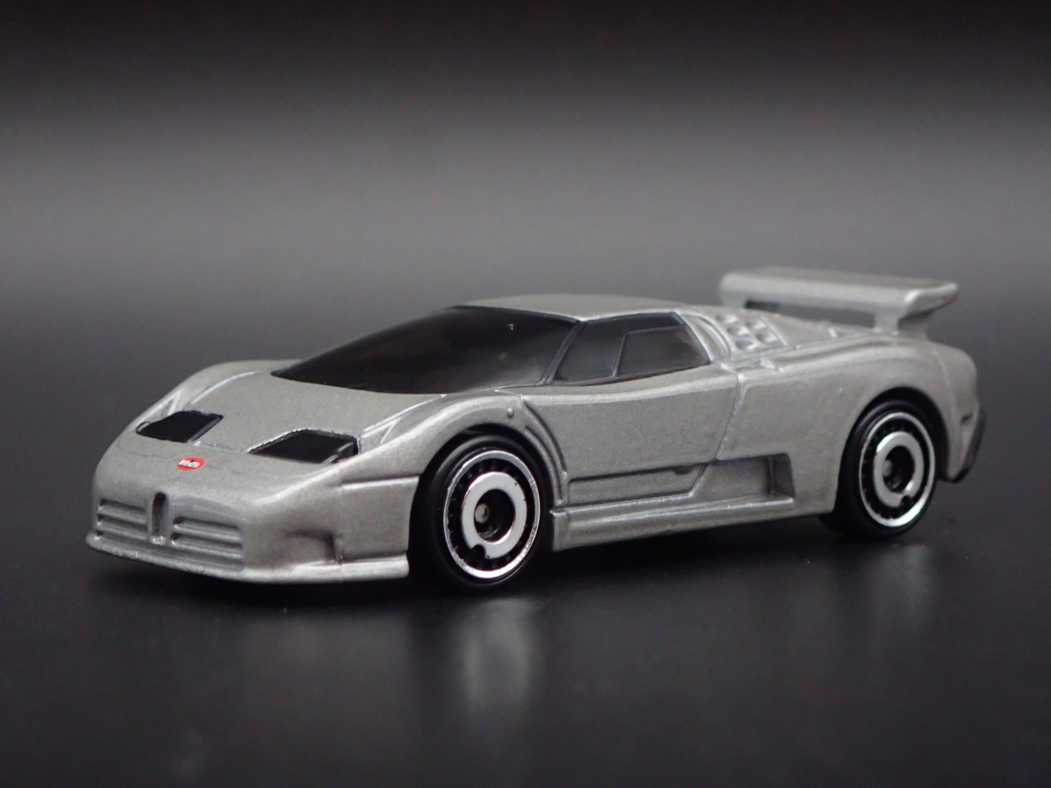 1991 1995 BUGATTI EB110 SS SUPER CAR SILVER 1 64 SCALE DIORAMA DIECAST 