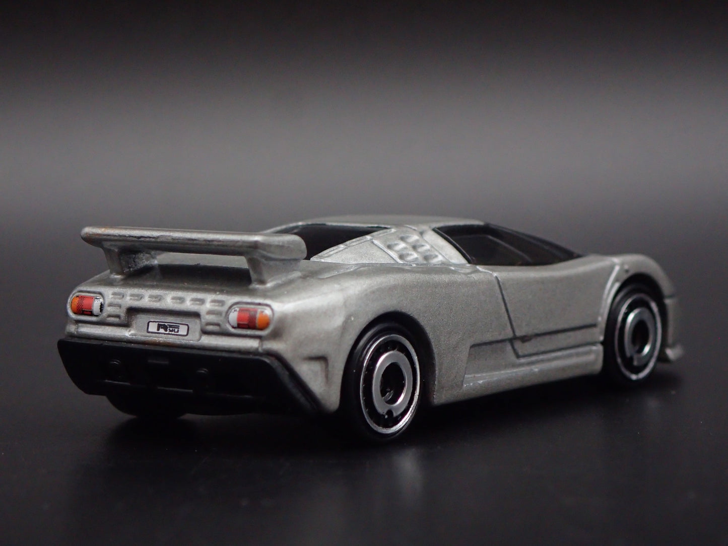 1991-1995 BUGATTI EB110 SS SUPER CAR SILVER 1:64 SCALE DIORAMA DIECAST MODEL CAR