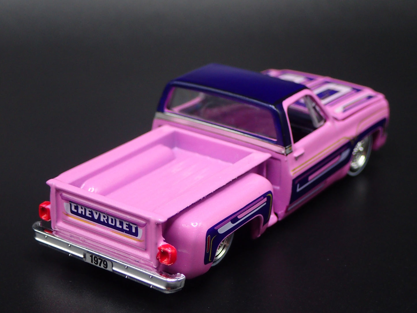 1979 79 CHEVY CHEVROLET SILVERADO SQUARE BODY TRUCK 1/64 SCALE DIECAST MODEL CAR