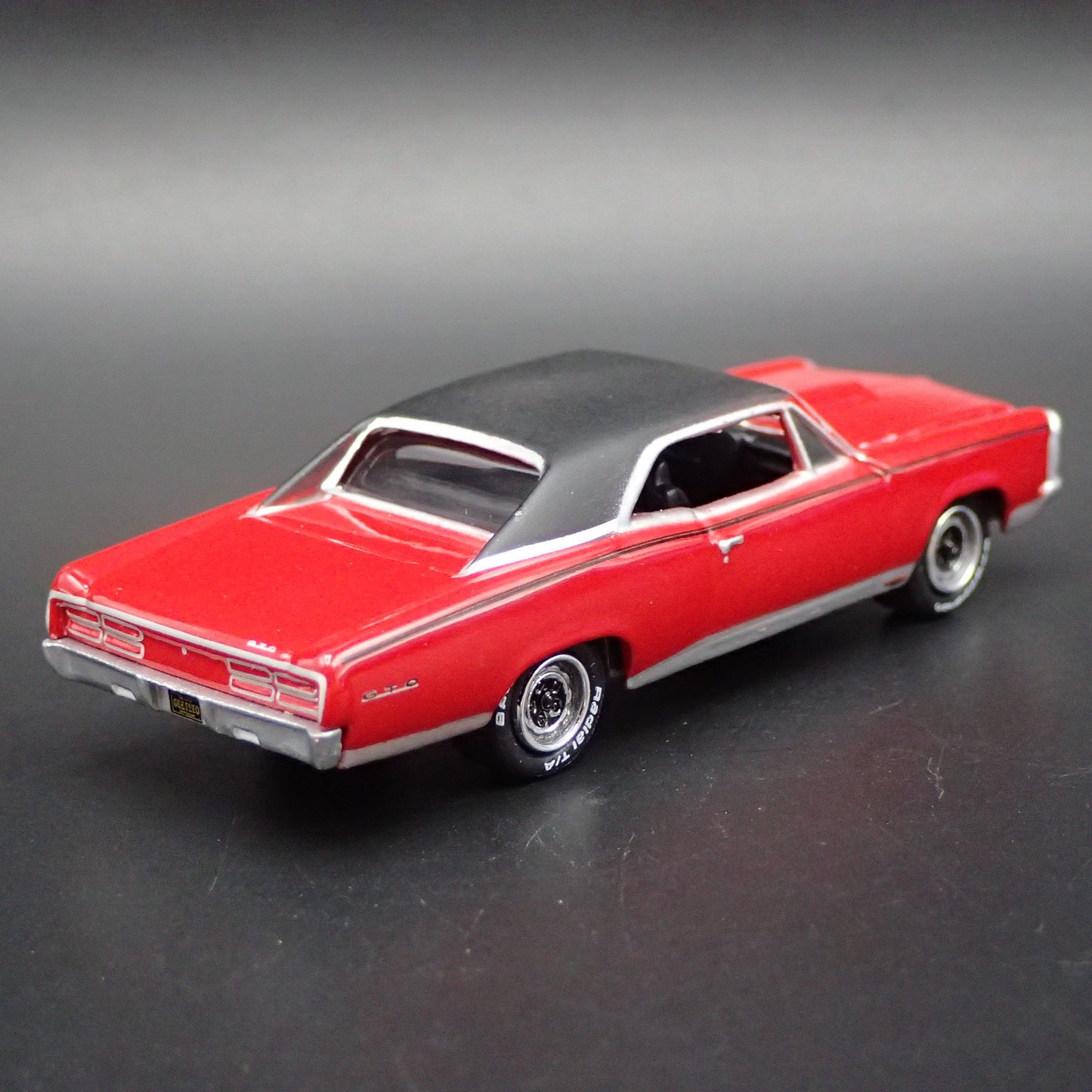 1967 67 PONTIAC GTO MUSCLE CAR 1/64 SCALE COLLECTIBLE DIORAMA DIECAST MODEL CAR