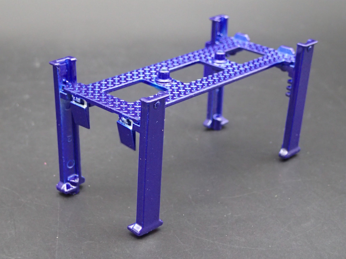 HOLLEY BLUE 1:64 SCALE AUTO SHOP MECHANIC GARAGE 4 POST CAR LIFT DIECAST MODEL