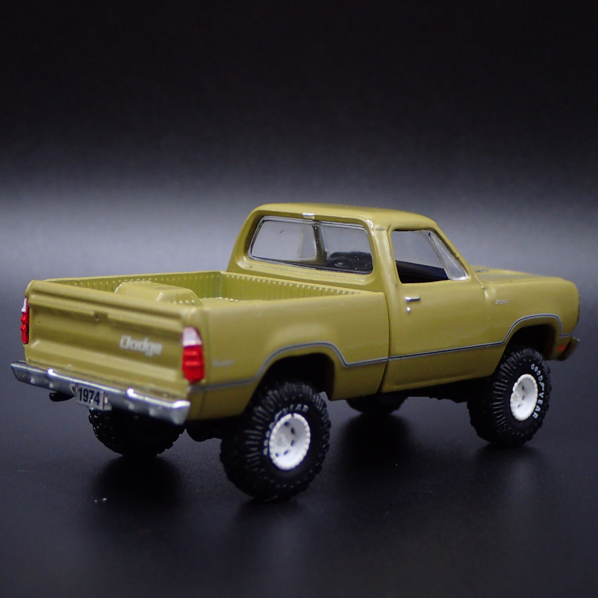 1974 74 DODGE W200 POWER WAGON PICKUP TRUCK 1/64 SCALE DIORAMA DIECAST MODEL CAR-Burning Rubber Toy Company
