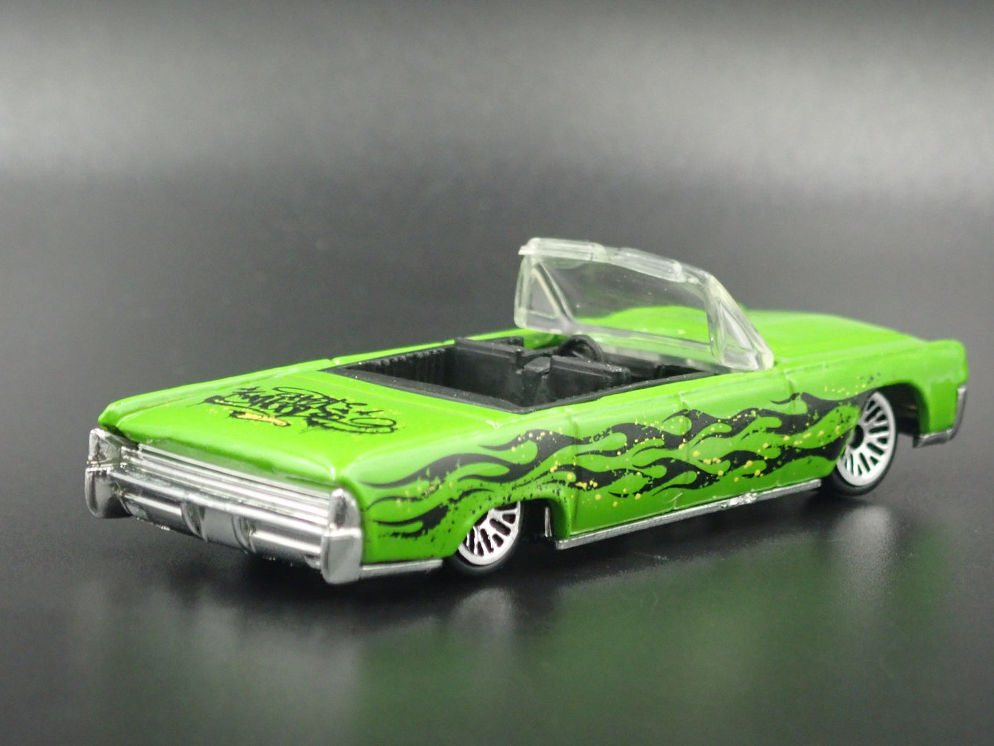 1964 64 LINCOLN CONTINENTAL CONVERTIBLE 1:64 SCALE COLLECTIBLE DIECAST MODEL CAR