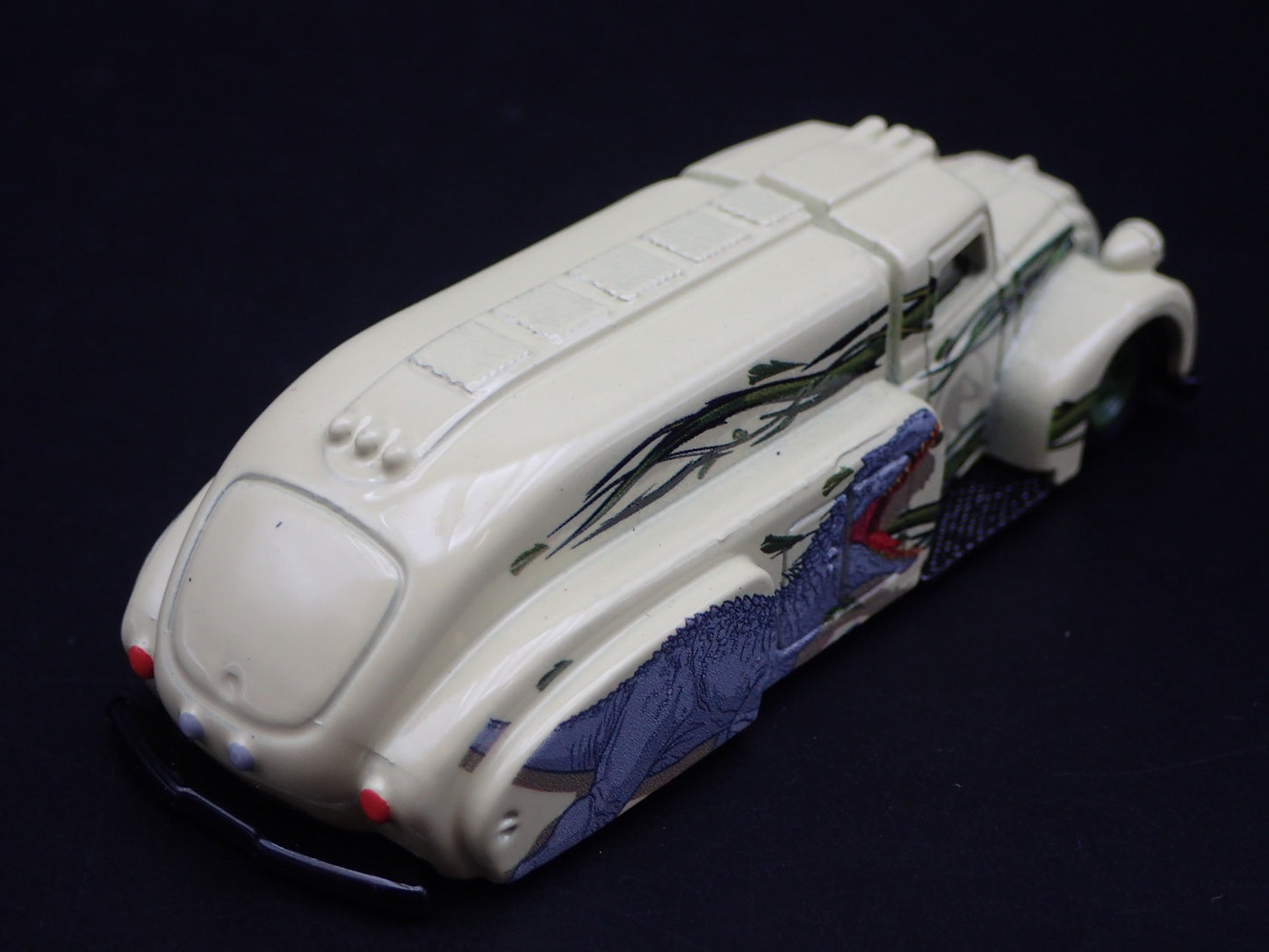 1938 38 DODGE AIRFLOW GAS OIL TANKER JURASSIC WORLD 1:64 SCALE DIECAST MODEL CAR