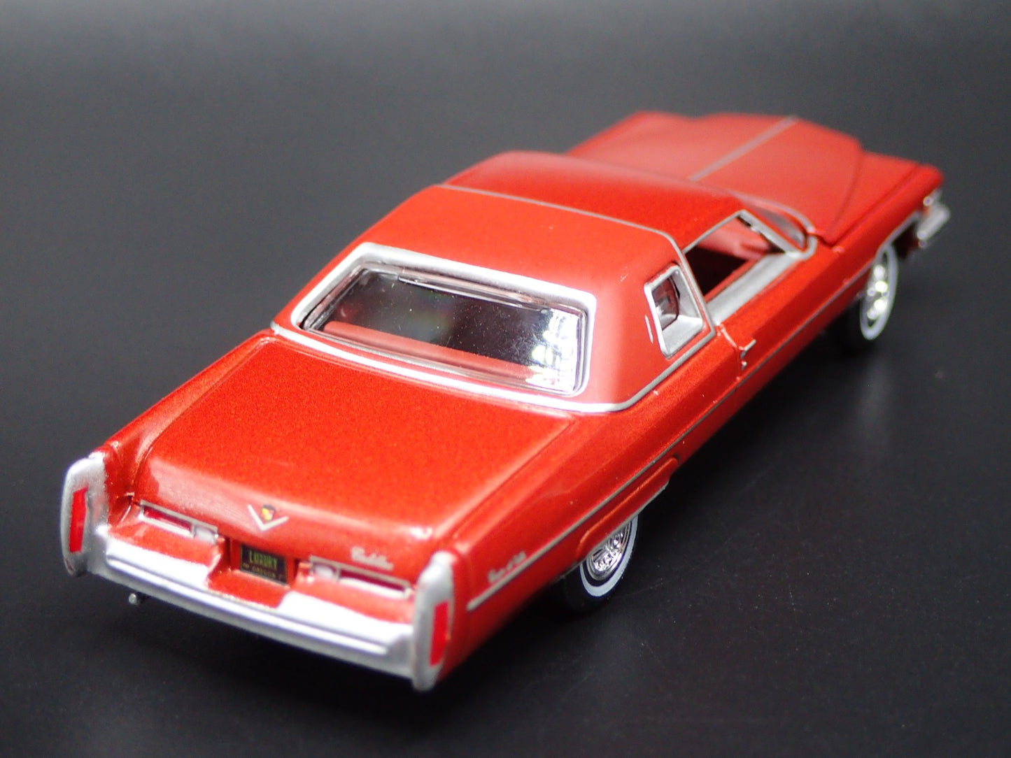 1975 75 CADDY CADILLAC ELDORADO 1:64 SCALE COLLECTIBLE DIORAMA DIECAST MODEL CAR