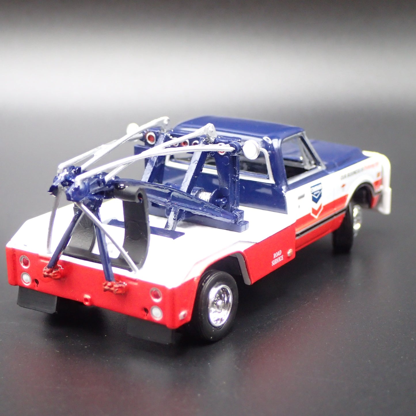 1968 CHEVROLET C30 DUALLY WRECKER TOW TRUCK STANDARD OIL 1:64 SCALE DIECAST CAR