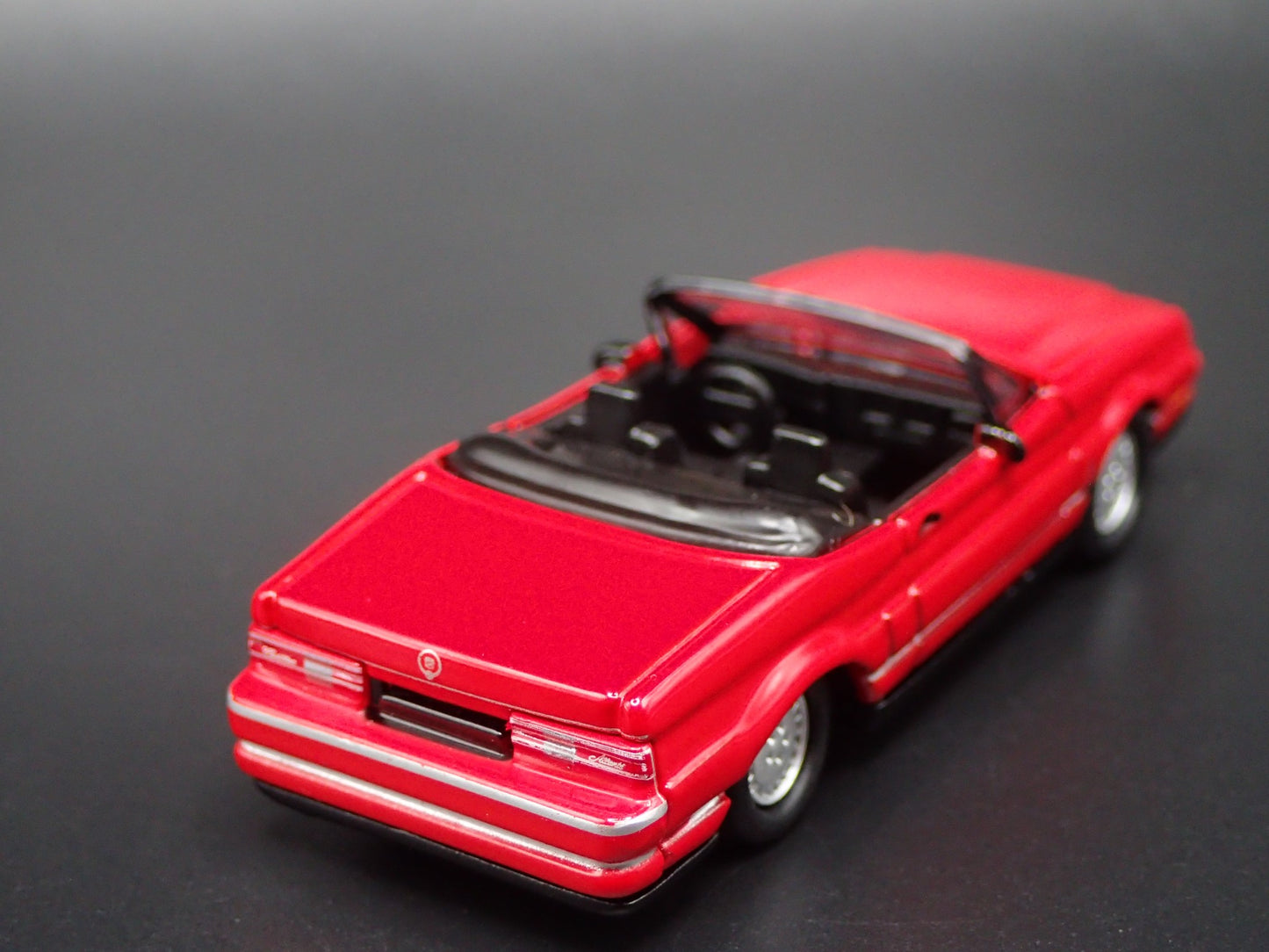 1992 92 CADILLAC CADDY ALLANTE CONVERTIBLE 1:64 SCALE DIORAMA DIECAST MODEL CAR
