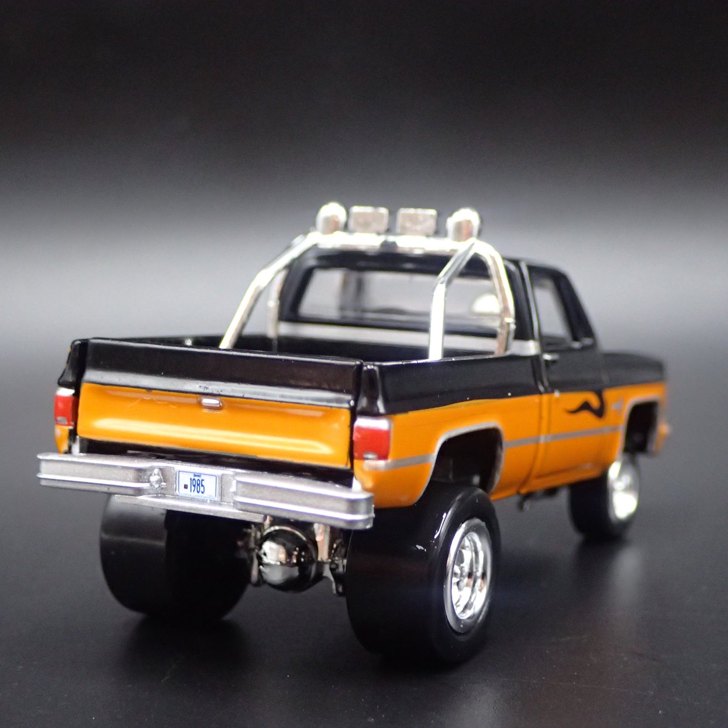 1985 CHEVY CHEVROLET PICKUP TRUCK ZINGER SQUAREBODY 1:64 SCALE DIECAST MODEL CAR