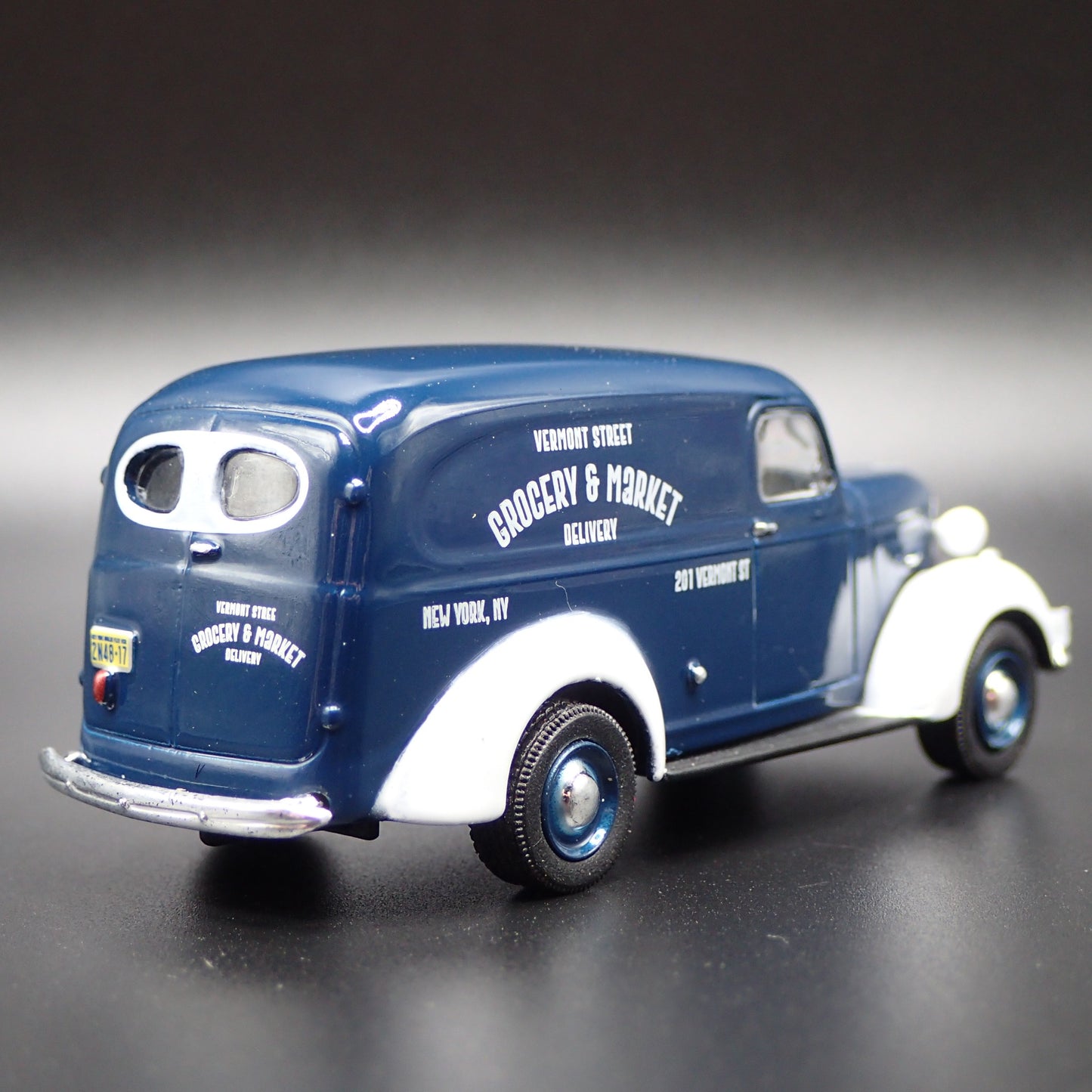 1939 39 CHEVY CHEVROLET PANEL TRUCK GROCERY MARKET 1/64 SCALE DIECAST MODEL CAR