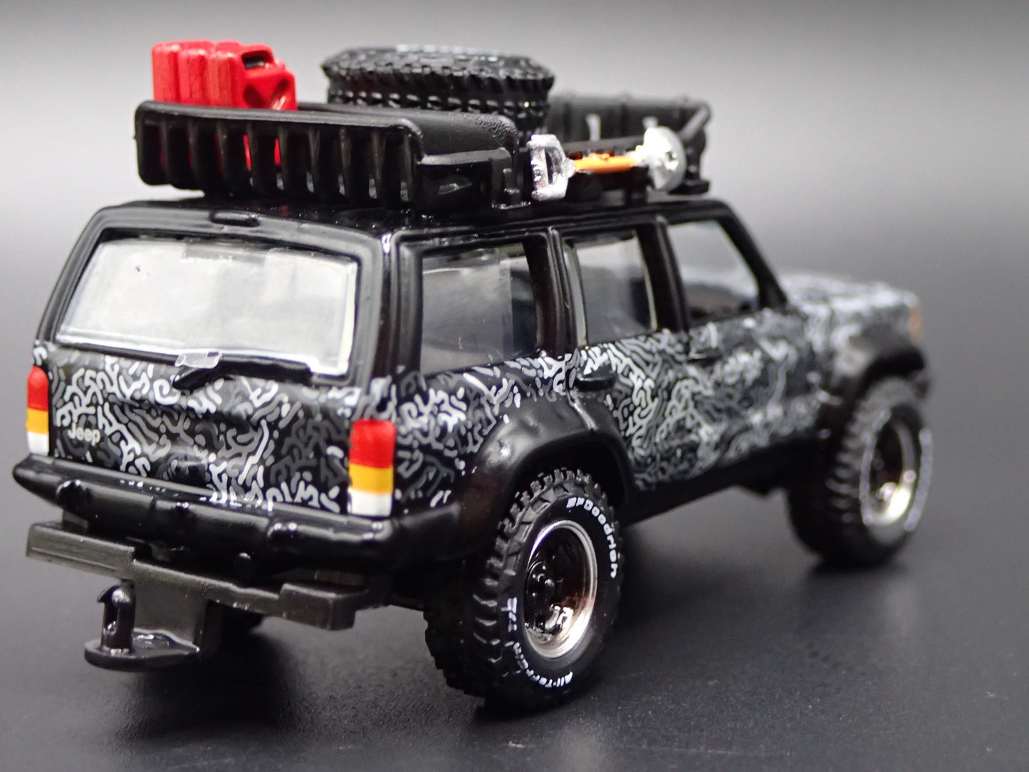 1984-2001 JEEP CHEROKEE XJ 4 DOOR w HITCH 1:64 SCALE DIORAMA DIECAST MODEL CAR