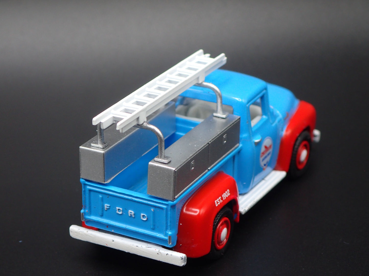 1956 56 FORD F100 PICKUP WORK TRUCK CHEVRON 1:64 SCALE DIORAMA DIECAST MODEL CAR