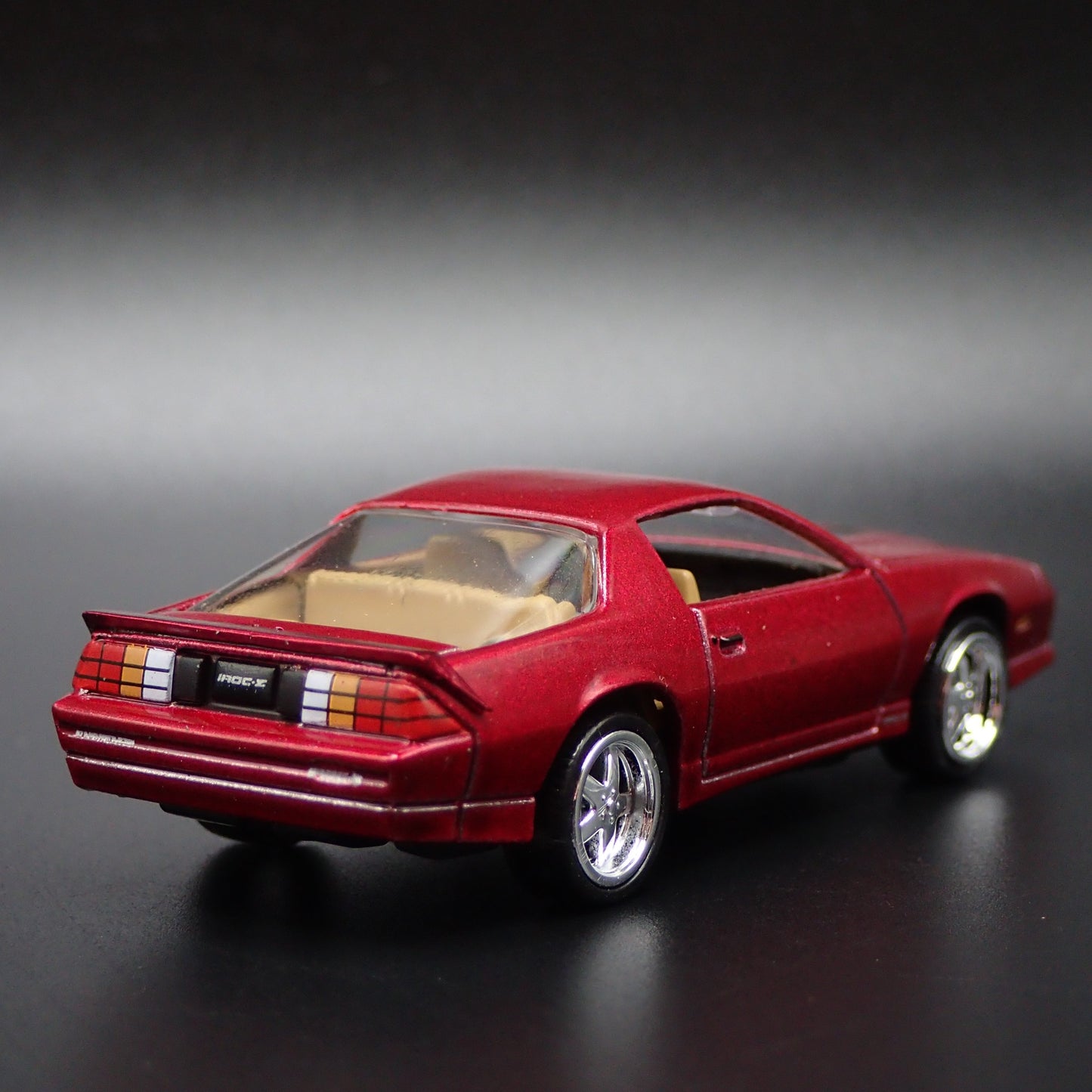 1989 89 CHEVY CHEVROLET CAMARO IROC-Z RARE 1:64 SCALE DIORAMA DIECAST MODEL CAR