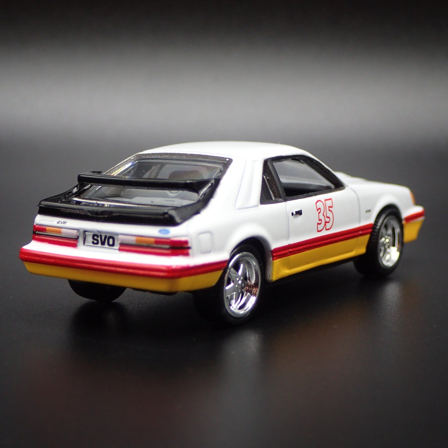 1986 86 FORD MUSTANG SVO FOX BODY WHITE 1:64 SCALE DIORAMA DIECAST MODEL CAR