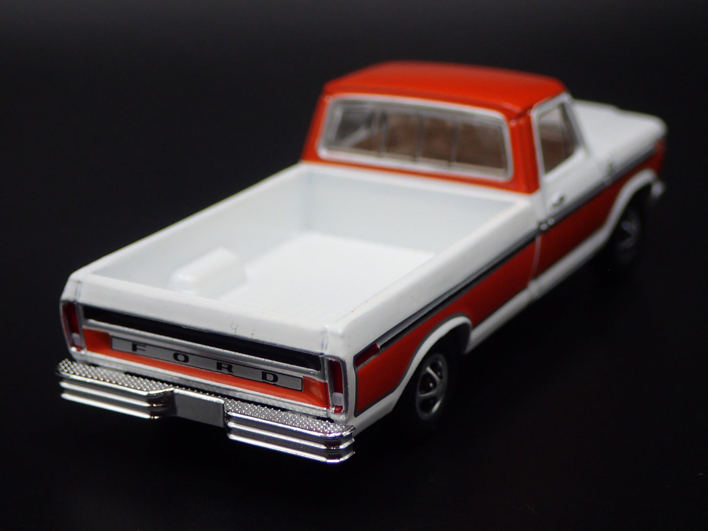 1977 77 FORD F150 LONG BED PICKUP TRUCK 1/64 SCALE DIORAMA DIECAST MODEL CAR