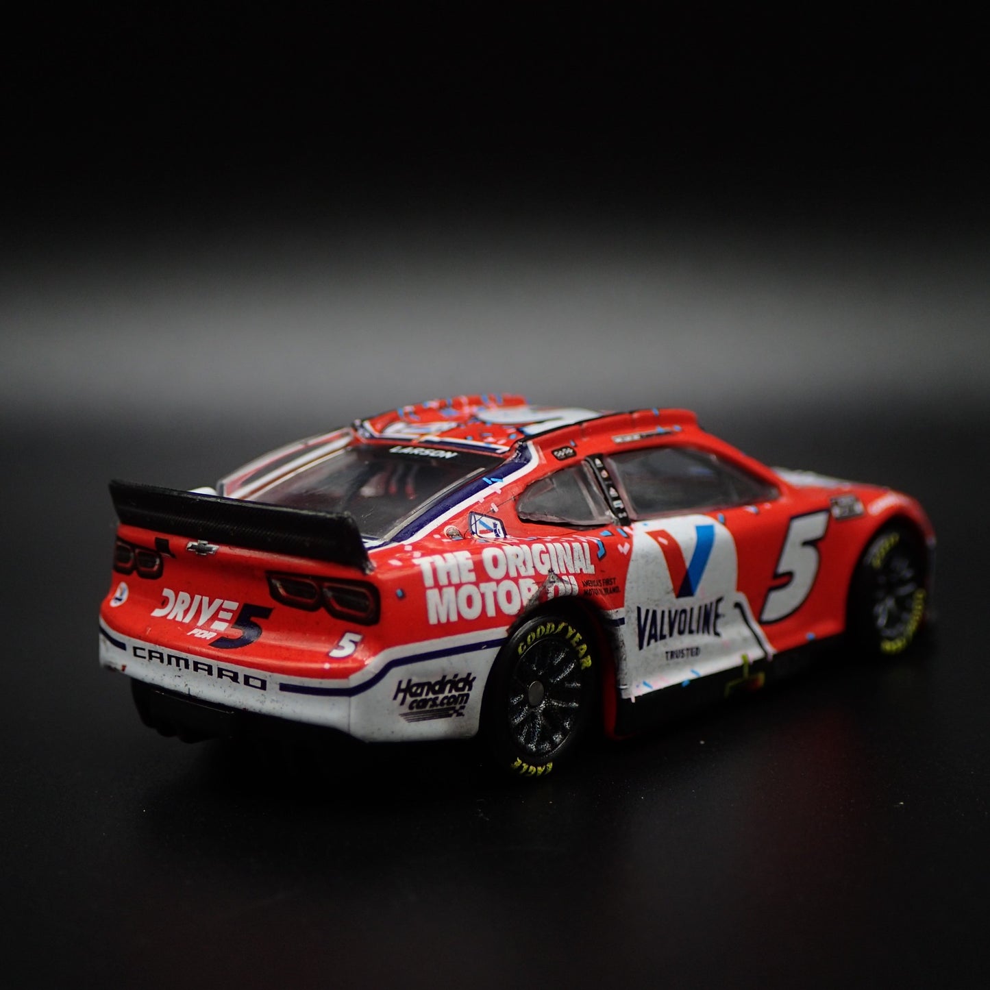2022 CHEVY CAMARO ZL1 5 KYLE LARSON VALVOLINE NASCAR WIN 1:64 DIECAST MODEL CAR