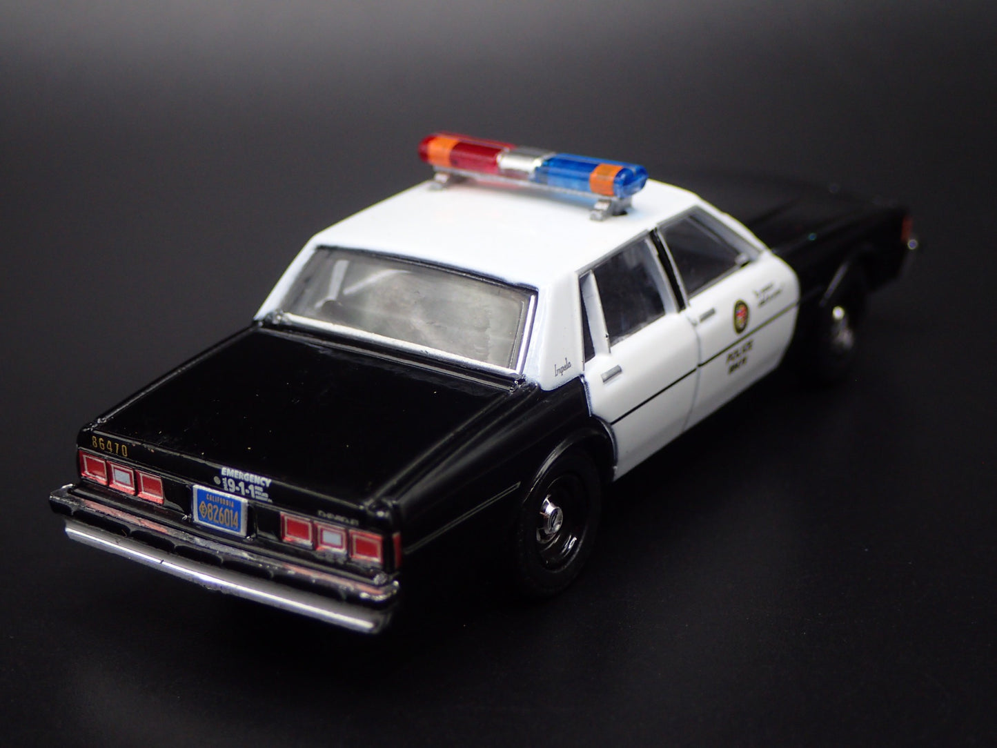 1982 CHEVY CHEVROLET IMPALA LAPD LOS ANGELES POLICE 1/64 SCALE DIECAST MODEL CAR