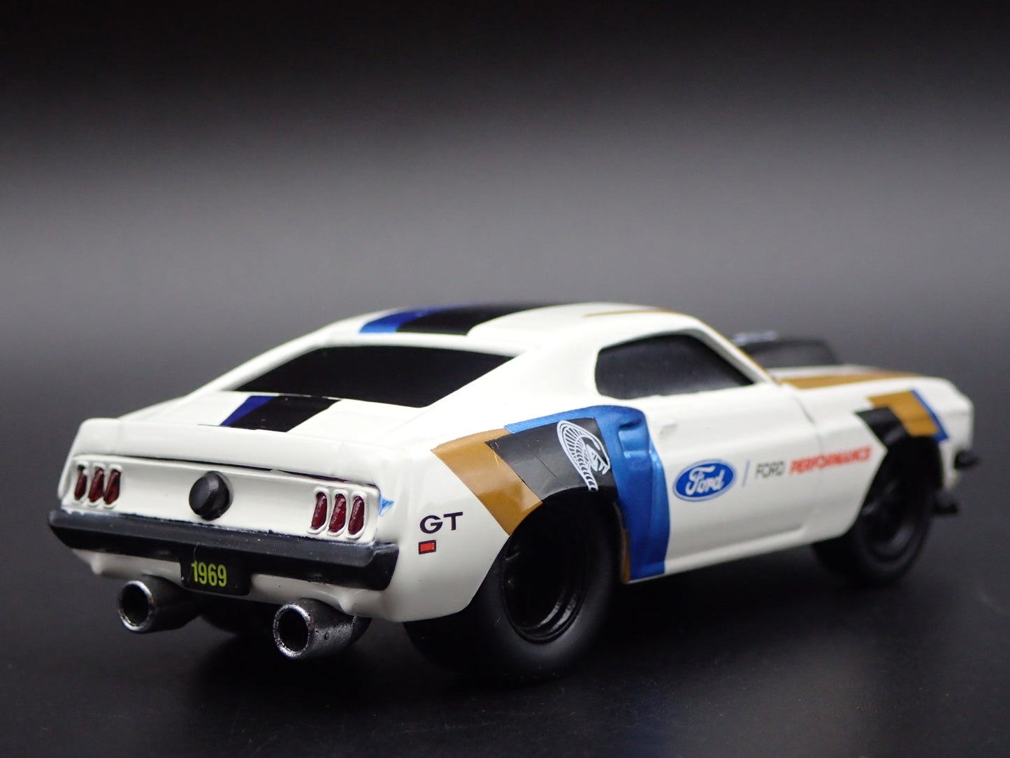1969 69 FORD MUSTANG GT FASTBACK WHITE 1/64 SCALE DIORAMA DIECAST MODEL CAR