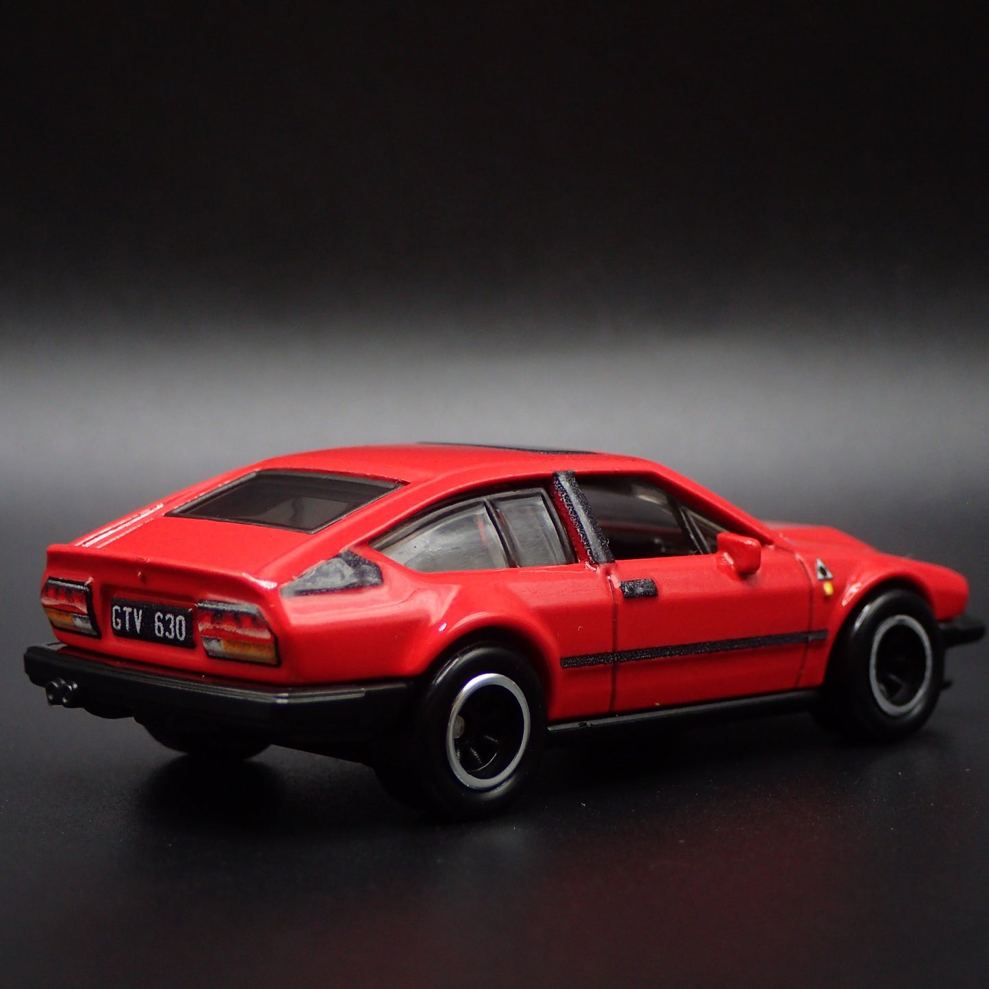 1981-1987 ALFA ROMEO GTV6 3.0 1:64 SCALE COLLECTIBLE DIORAMA DIECAST MODEL CAR