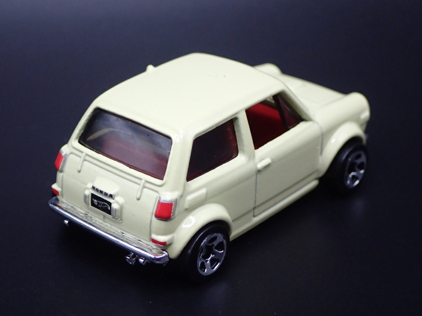 1966-1970 HONDA S800 RACING 1:64 SCALE COLLECTIBLE DIORAMA DIECAST MODEL CAR