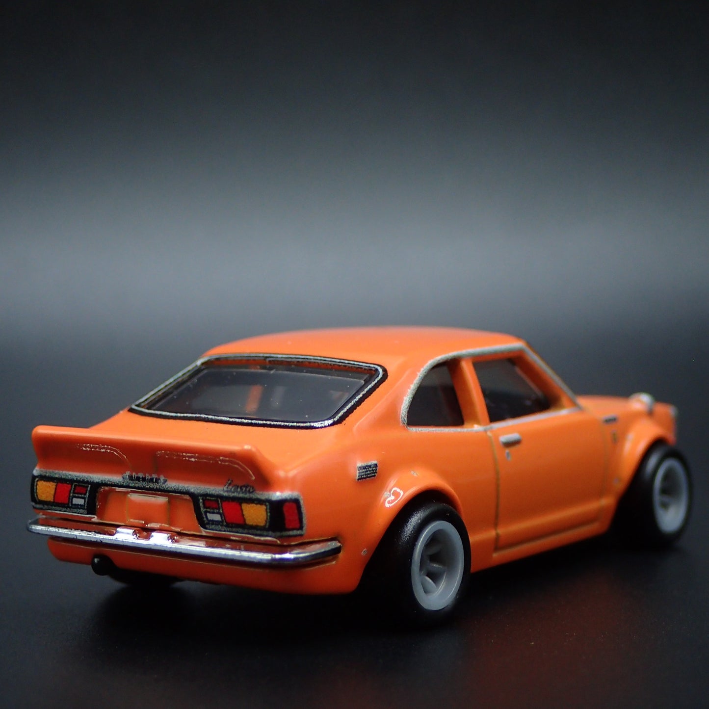 1970-1973 TOYOTA COROLLA LEVIN 1/64 SCALE COLLECTIBLE DIORAMA DIECAST MODEL CAR