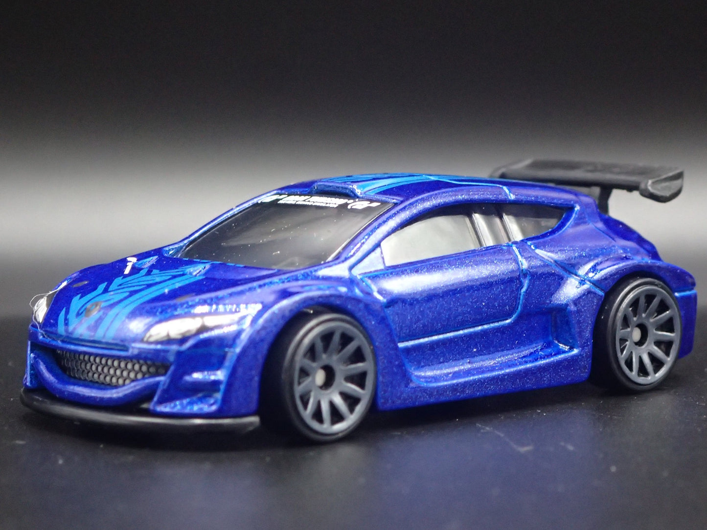 RENAULT MEGANE TROPHY GRAN TURISMO BLUE 1:64 SCALE DIORAMA DIECAST MODEL CAR