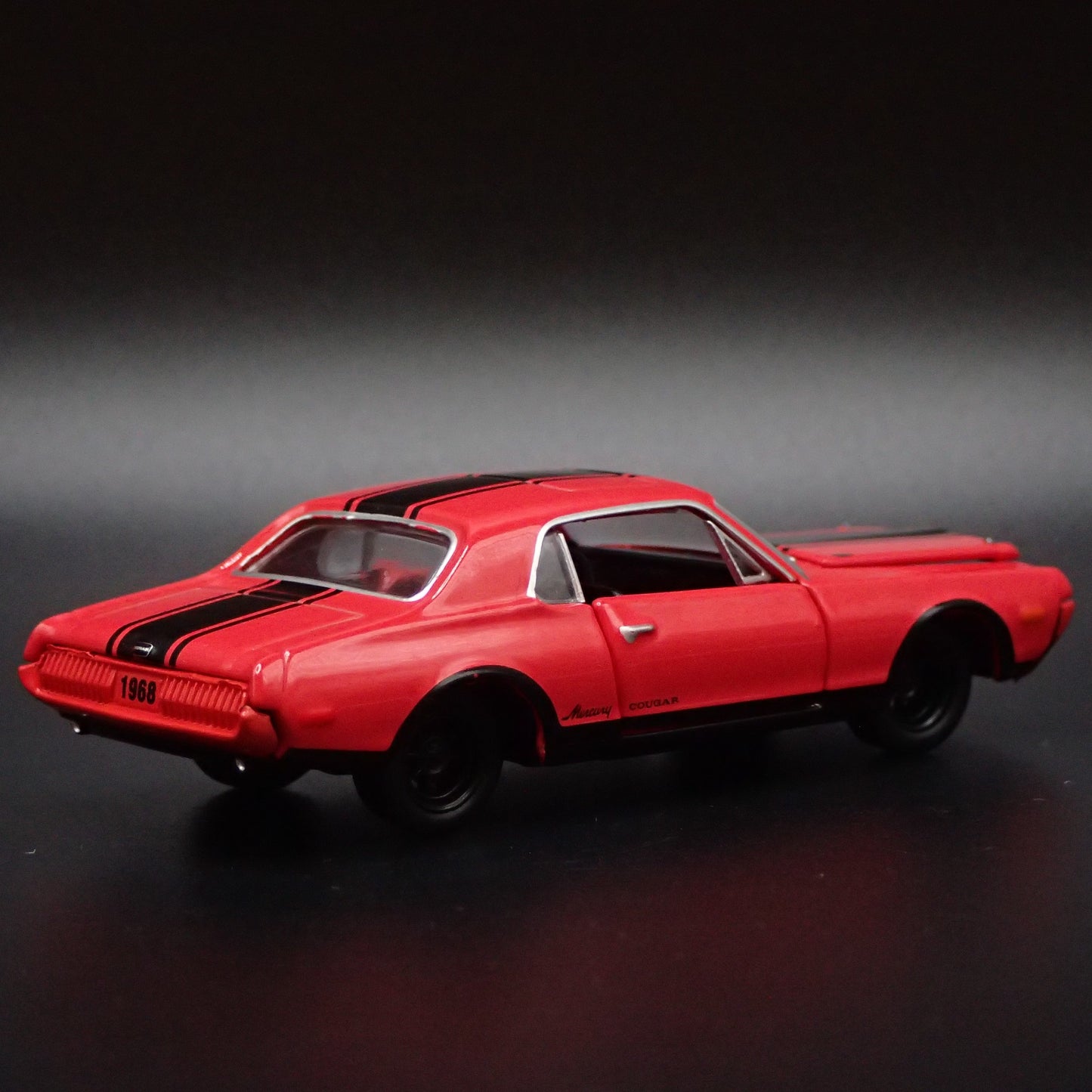 1968 68 MERC MERCURY COUGAR 390 1:64 SCALE COLLECTIBLE DIORAMA DIECAST MODEL CAR