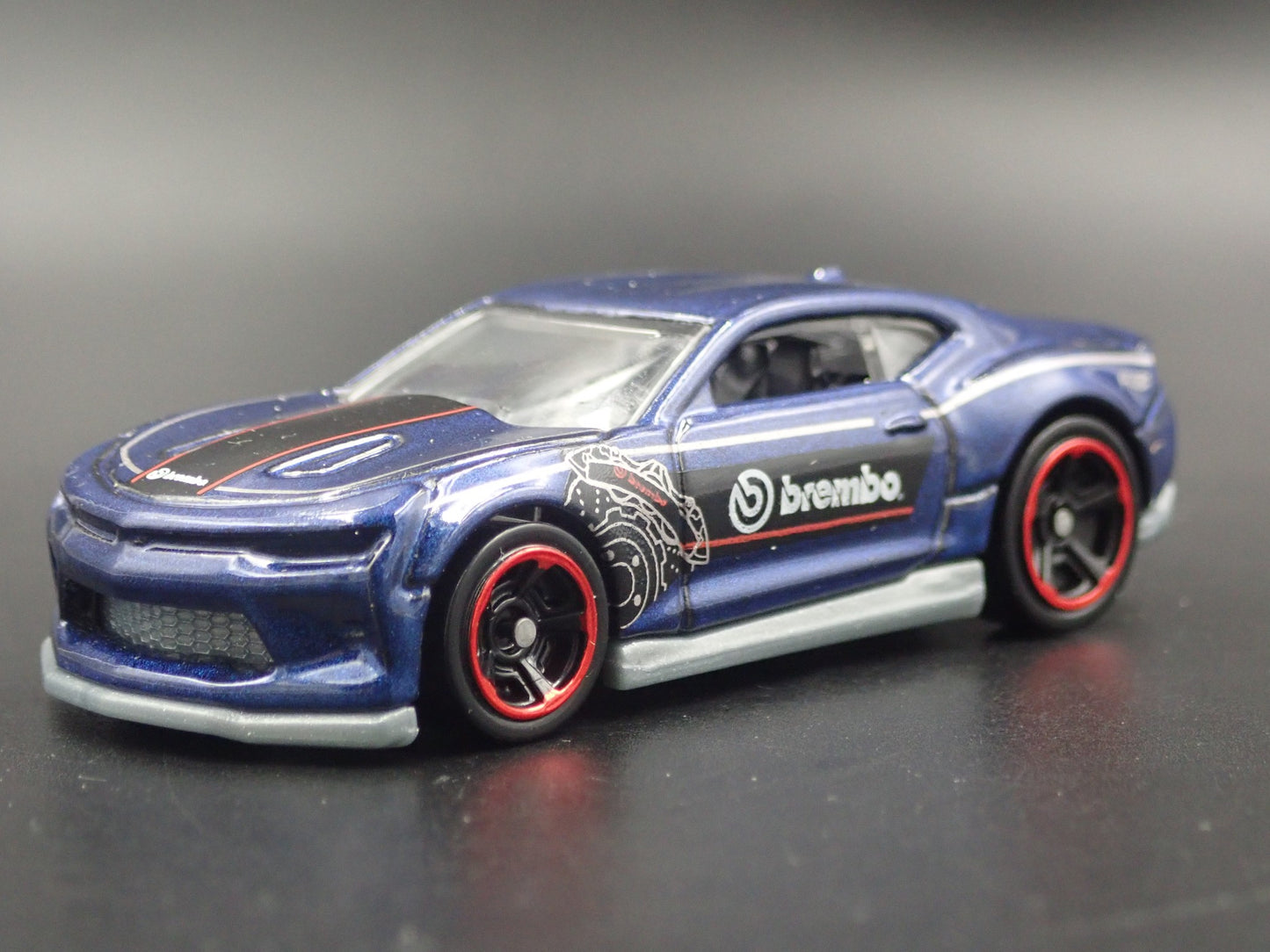 2016-2024 CHEVY CHEVROLET CAMARO SS BREMBO 1:64 SCALE DIORAMA DIECAST MODEL CAR