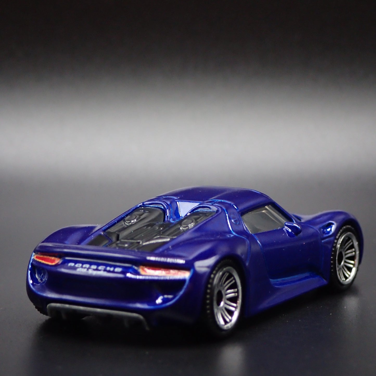 2013-2015 PORSCHE 918 SPYDER SUPER CAR RARE 1:64 SCALE DIORAMA DIECAST MODEL CAR