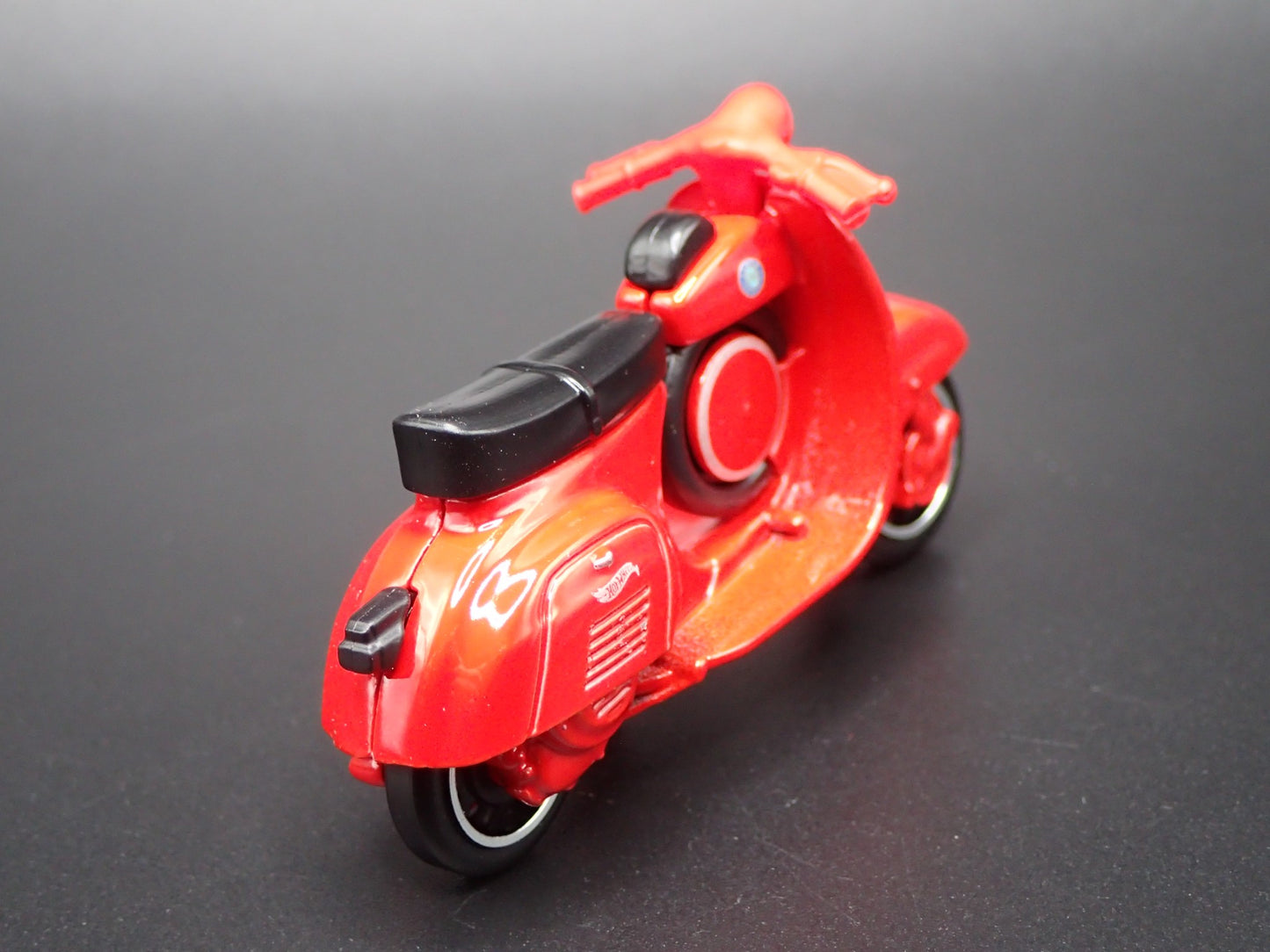 1963-1967 VESPA 90 SS SUPER SPRINT RED 1:64 SCALE DIORAMA DIECAST MODEL CAR