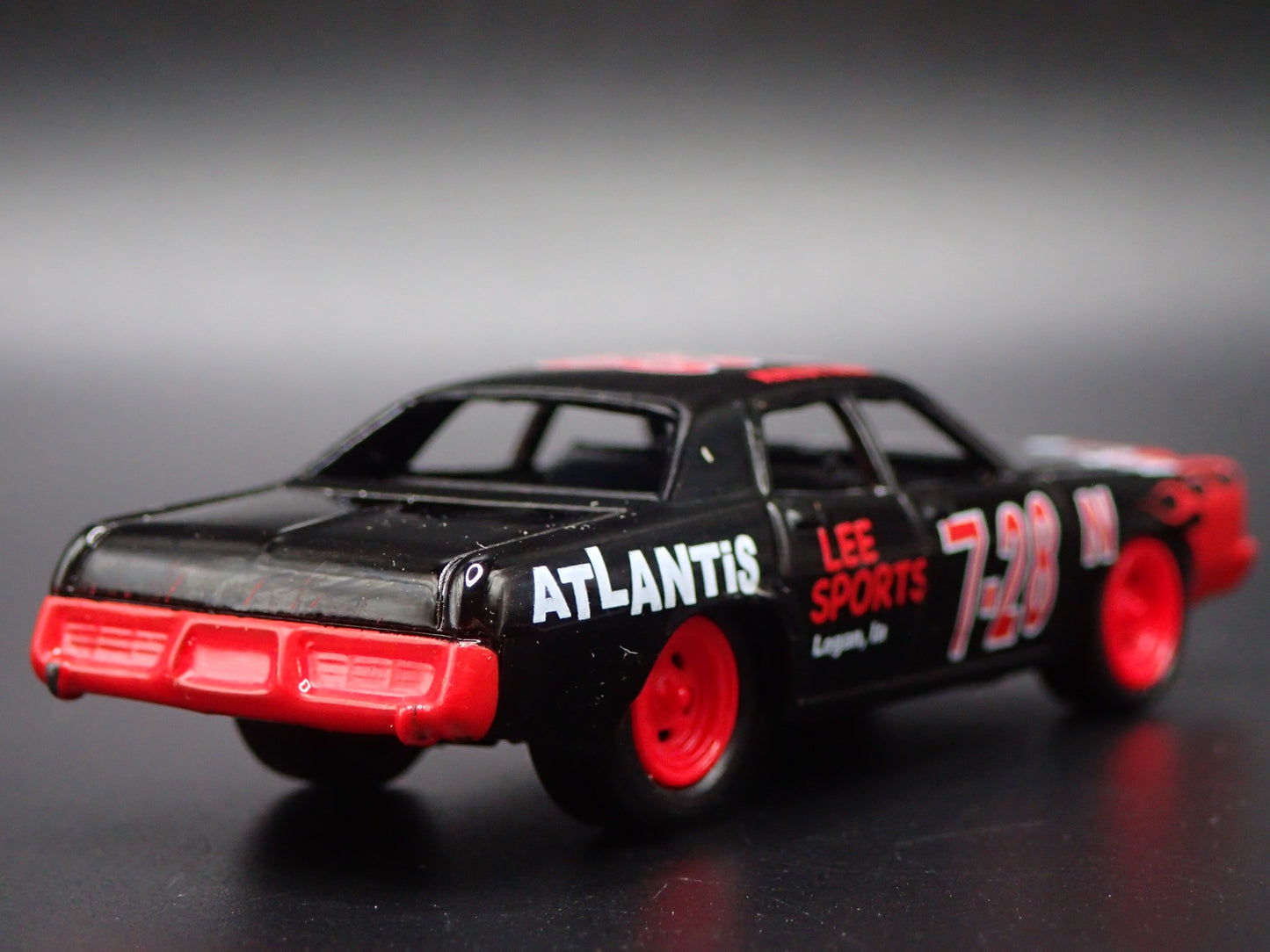 1977 77 DODGE MONACO DEMOLITION DERBY 1/64 SCALE COLLECTIBLE DIECAST MODEL CAR