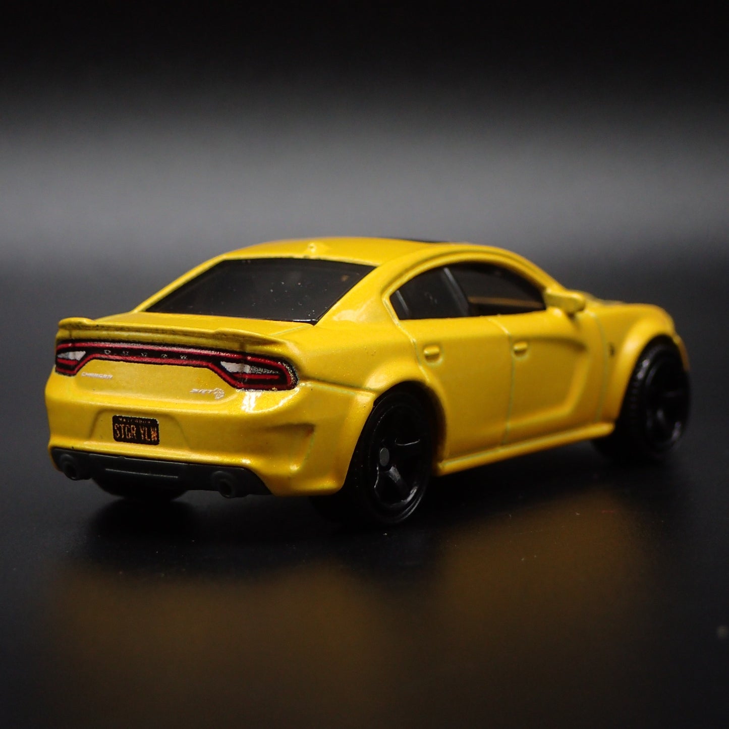 2020 20 DODGE CHARGER SRT HELLCAT YELLOW 1:64 SCALE DIORAMA DIECAST MODEL CAR