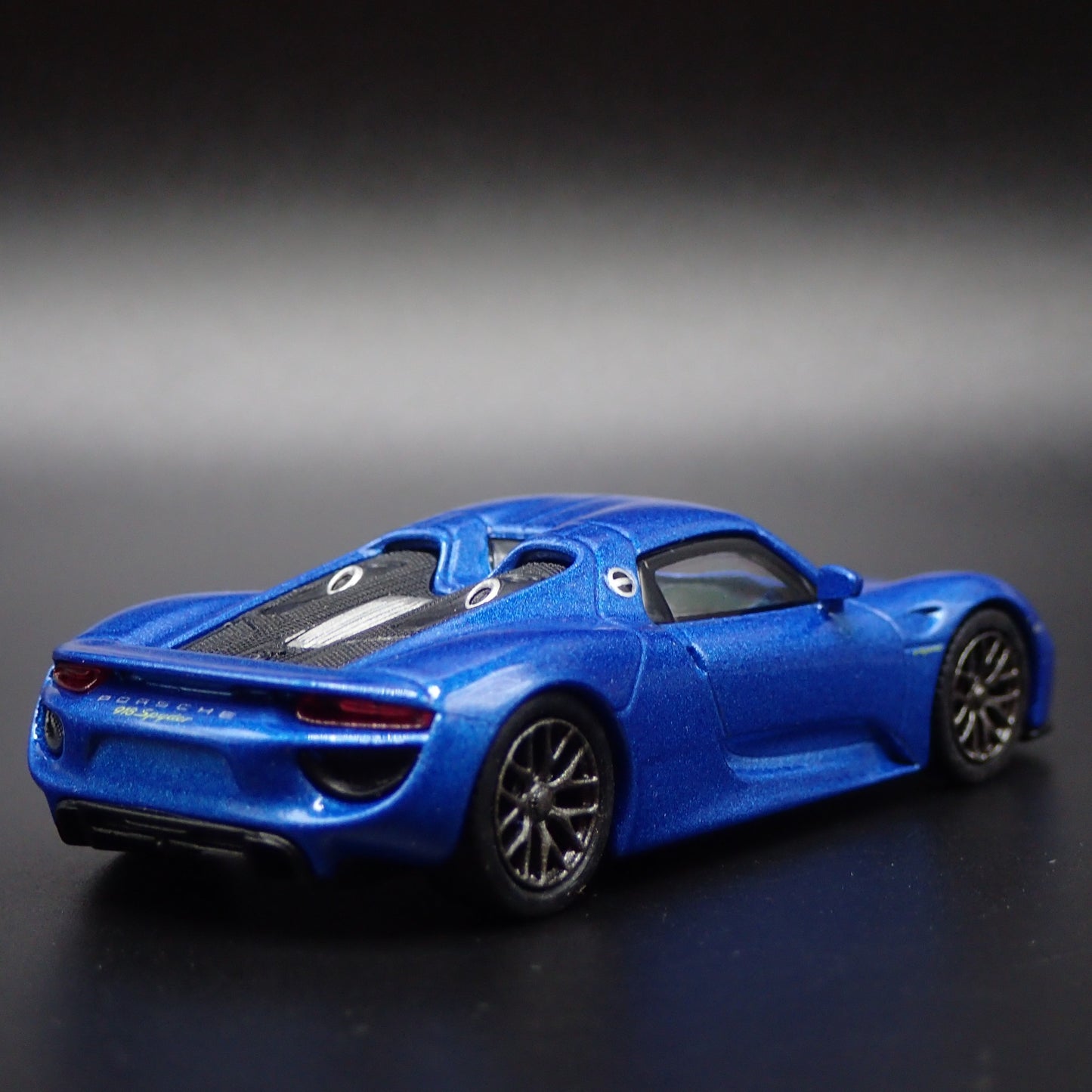 2013-2015 PORSCHE 918 SPYDER SUPER CAR RARE 1:64 SCALE DIORAMA DIECAST MODEL CAR