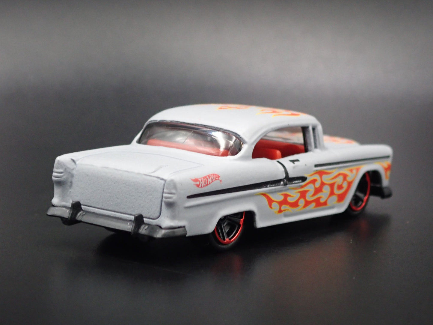 1955 55 CHEVY CHEVROLET BEL AIR 1:64 SCALE COLLECTIBLE DIORAMA DIECAST MODEL CAR