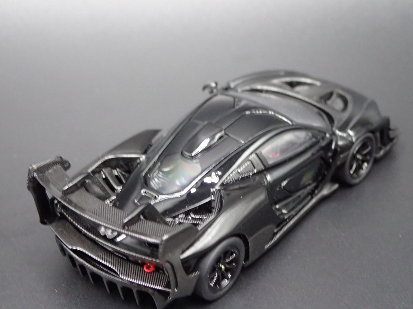 2018-2025 MCLAREN SENNA BLACK SUPERCAR 1:64 SCALE DIORAMA DIECAST MODEL CAR
