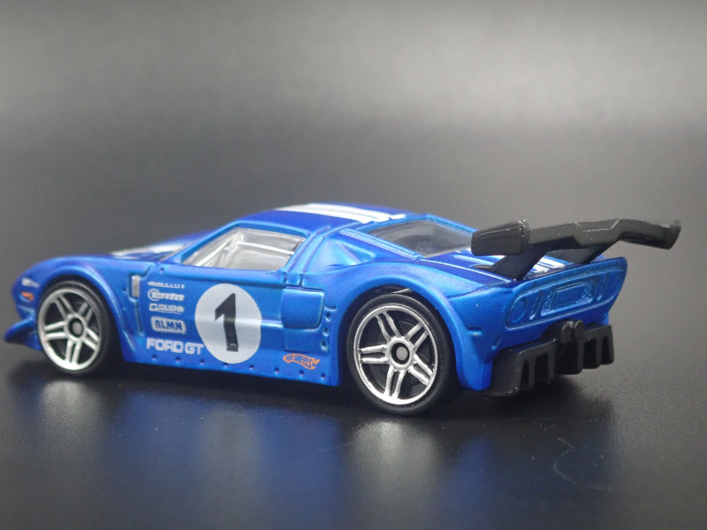 2005-2006 FORD GT LM BLUE RARE 1:64 SCALE COLLECTIBLE DIORAMA DIECAST MODEL CAR