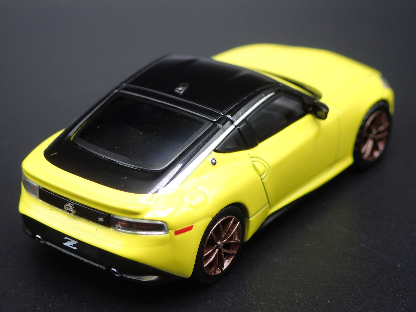 2023-2025 NISSAN Z YELLOW 1:64 SCALE COLLECTIBLE DIORAMA DIECAST MODEL CAR