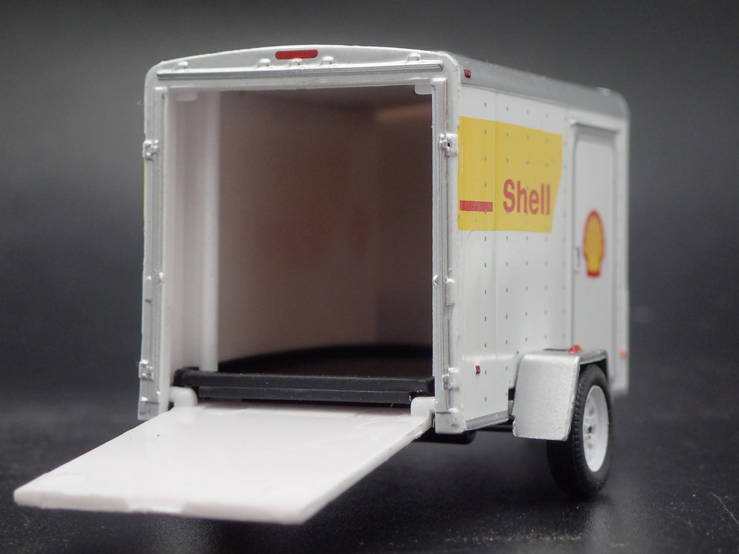 SHELL OIL SMALL CARGO TRAILER W OPENING DOOR RARE 1:64 SCALE DIORAMA MODEL CAR