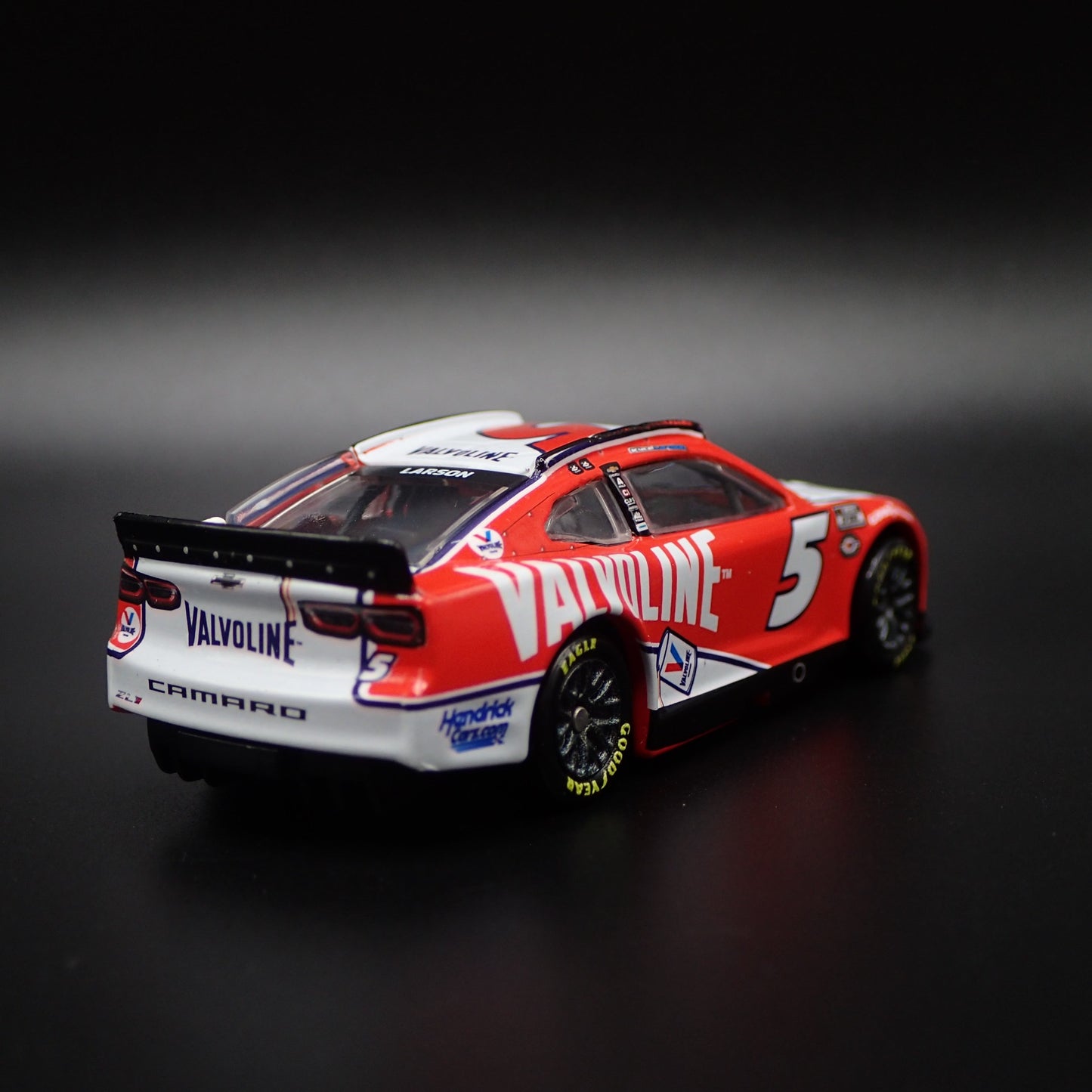 2023 23 CHEVY CAMARO ZL1 5 KYLE LARSON VALVOLINE NASCAR 1:64 DIECAST MODEL CAR