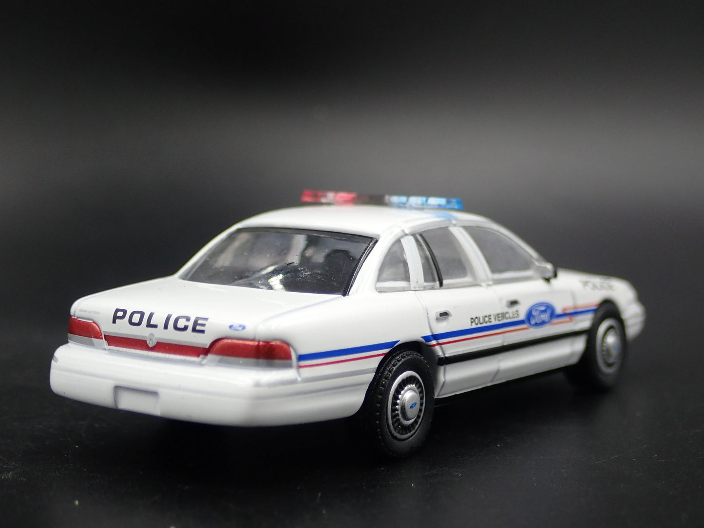 1993 93 FORD CROWN VICTORIA POLICE INTERCEPTOR RARE 1:64 SCALE DIECAST MODEL CAR