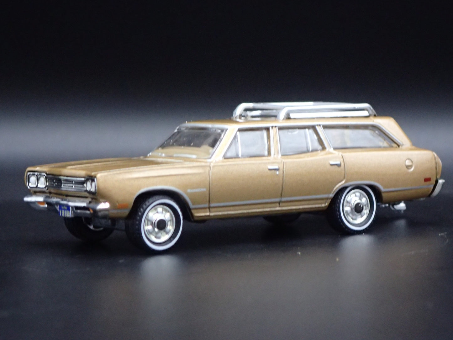 1969 PLYMOUTH SATELLITE STATION WAGON BRADY BUNCH 1:64 SCALE DIECAST MODEL CAR