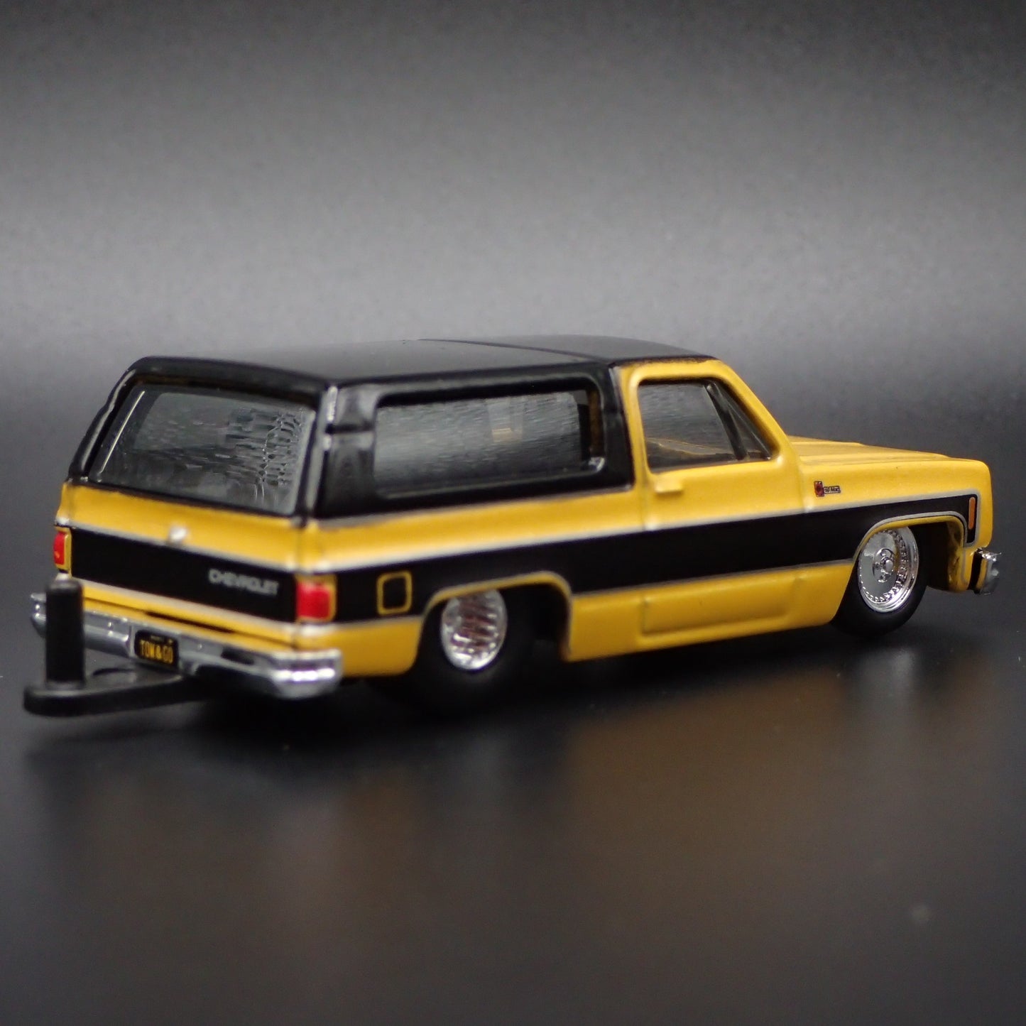 1979 79 CHEVY CHEVROLET K5 BLAZER SQUAREBODY HITCH 1:64 SCALE DIECAST MODEL CAR