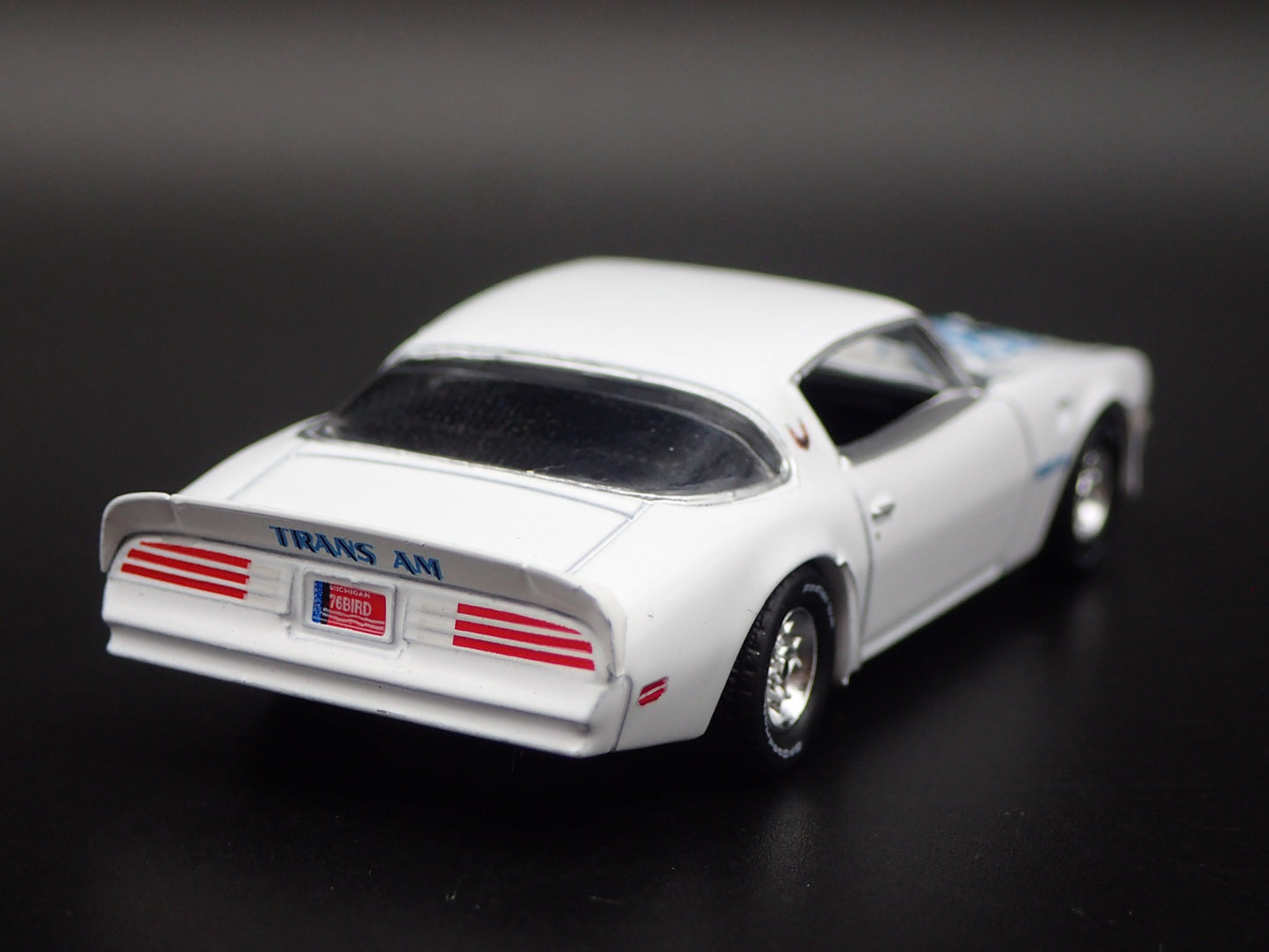 1976 76 PONTIAC FIREBIRD T/A 1:64 SCALE COLLECTIBLE DIORAMA DIECAST MODEL CAR