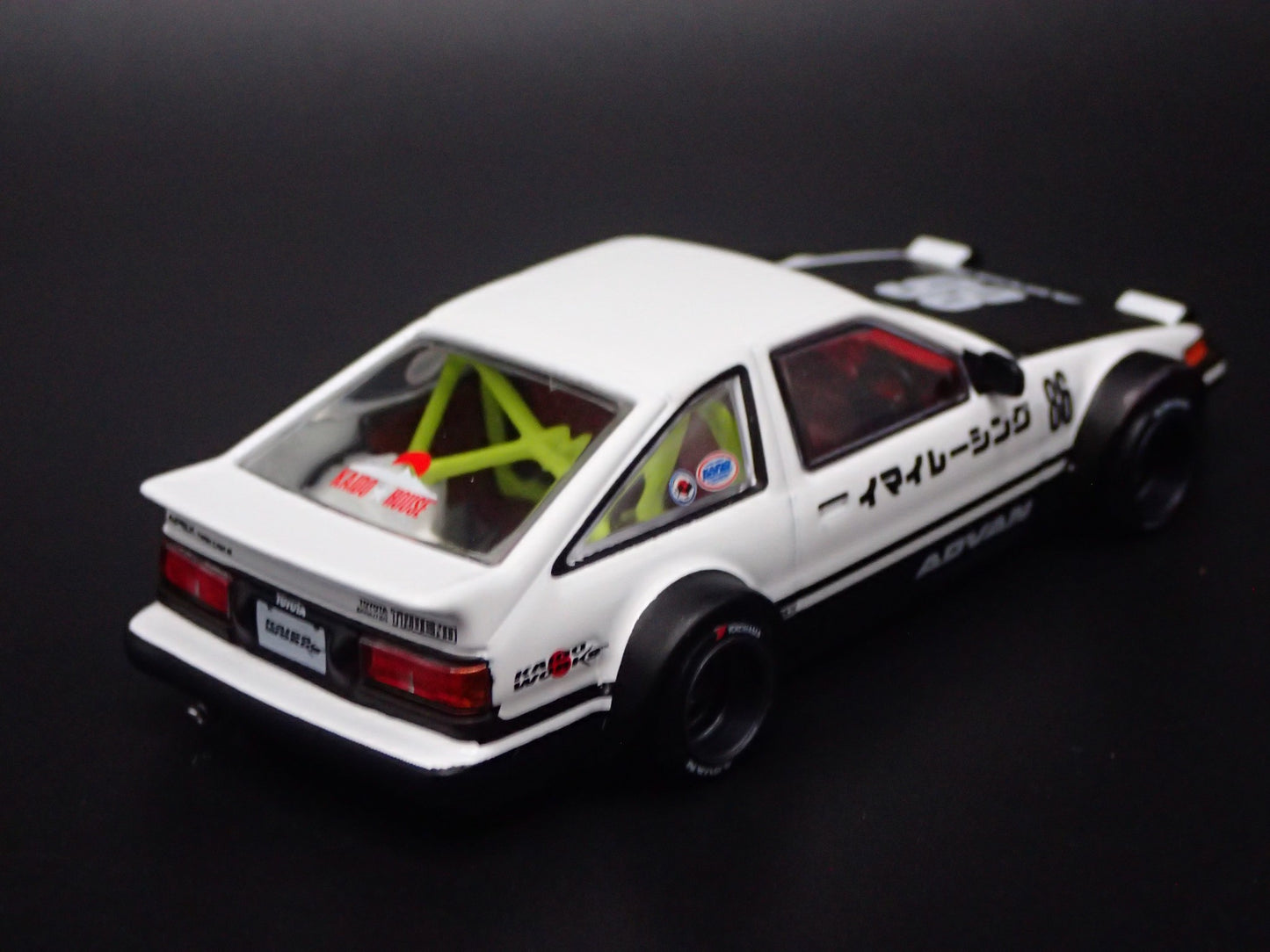 1983-1987 TOYOTA AE86 SPRINTER TRUENO KAIDO HOUSE 1/64 SCALE DIECAST MODEL CAR
