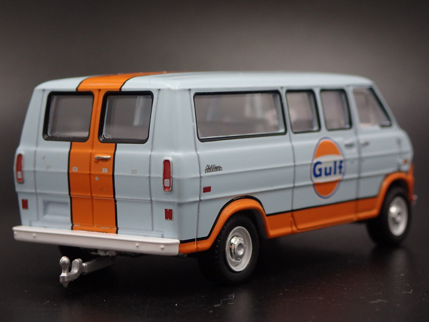 1972 72 FORD CLUB WAGON VAN GULF OIL HITCH 1:64 SCALE DIORAMA DIECAST MODEL CAR