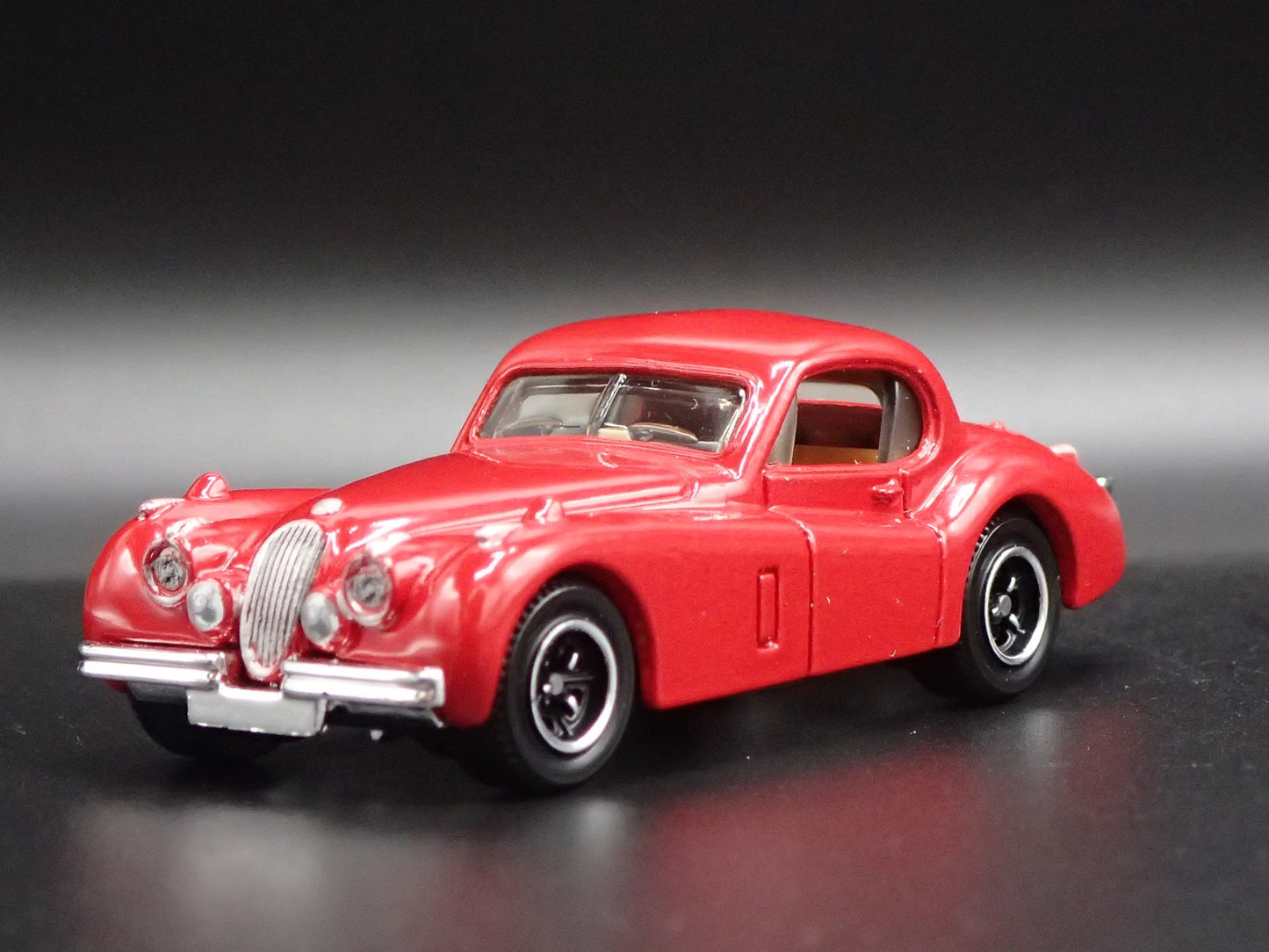 1948-1954 JAGUAR XK 120SE RED 1:64 SCALE COLLECTIBLE DIORAMA DIECAST MODEL CAR