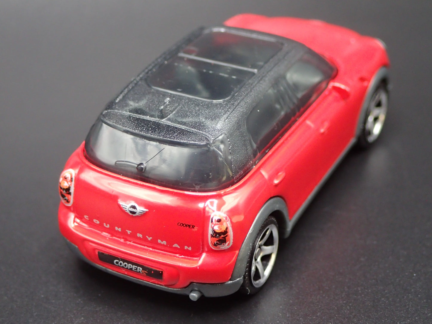 2010 - 2016 MINI COOPER COUNTRYMAN RED 1:64 SCALE DIORAMA DIECAST MODEL CAR