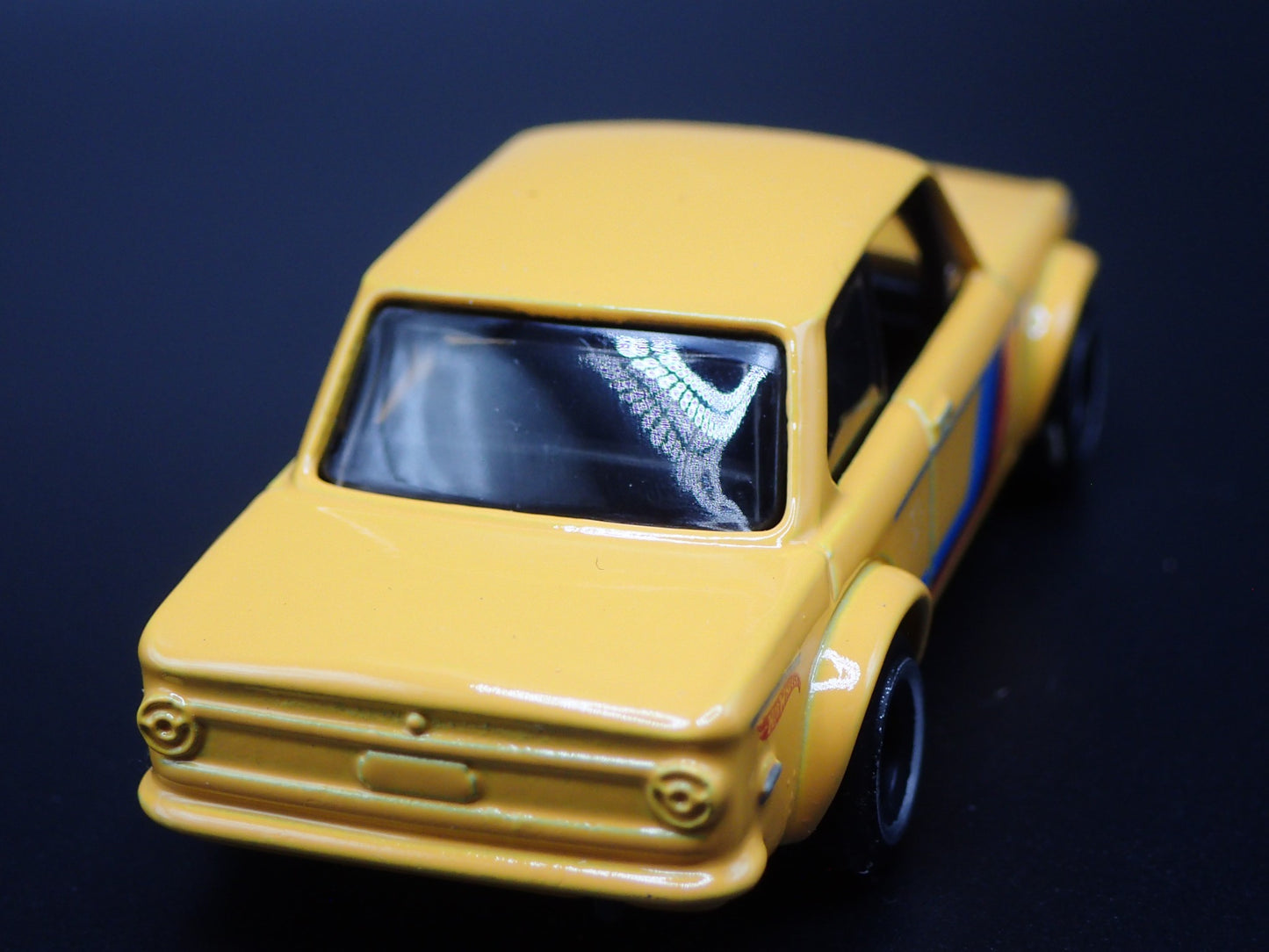 1966-1977 BMW 2002 1:64 SCALE COLLECTIBLE DIORAMA DIECAST MODEL CAR